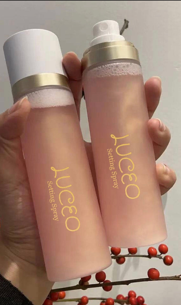 Shimmer setting spray